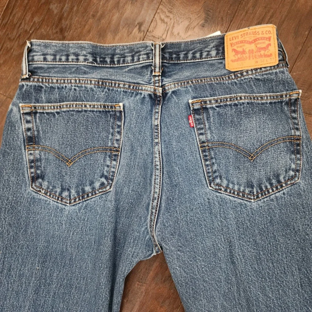 Levis 505 Regular Fit Straight Leg Jeans Mens 32x32 Medium Wash Blue Denim